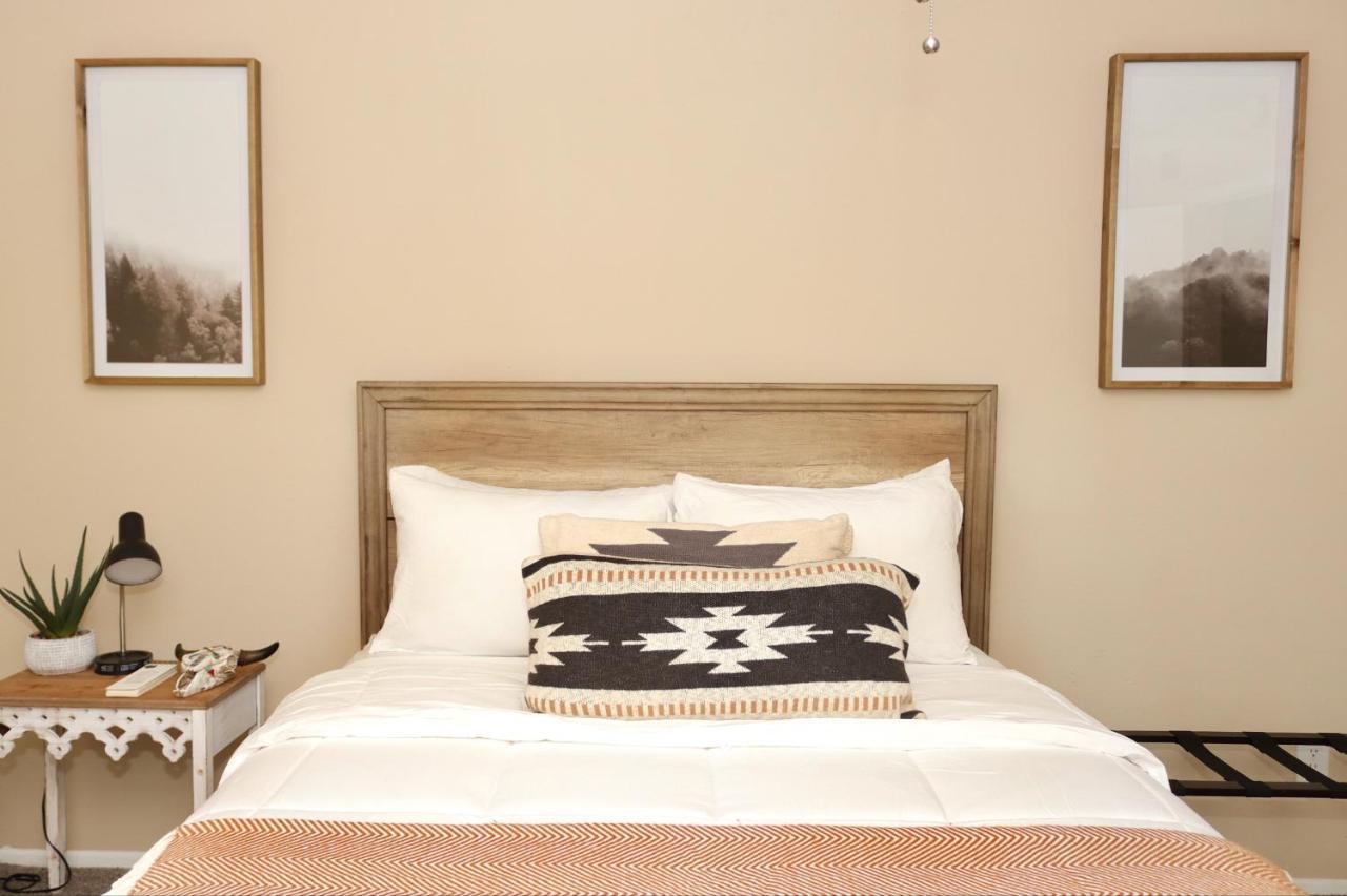 Chic Boho Cottage -Self Check In, Fully Furnished, & Free Parking Houston Zewnętrze zdjęcie